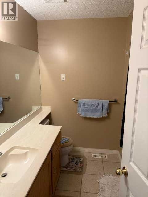 4 Kingsland Villas Sw, Calgary, Alberta  T2V 5J9 - Photo 5 - A2287025