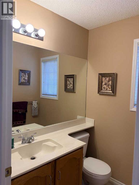 4 Kingsland Villas Sw, Calgary, Alberta  T2V 5J9 - Photo 4 - A2287025