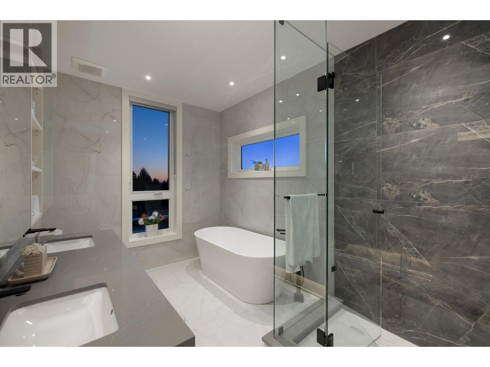 838 E 14th Street, North Vancouver, British Columbia  V7L 2P6 - Photo 26 - R3080805