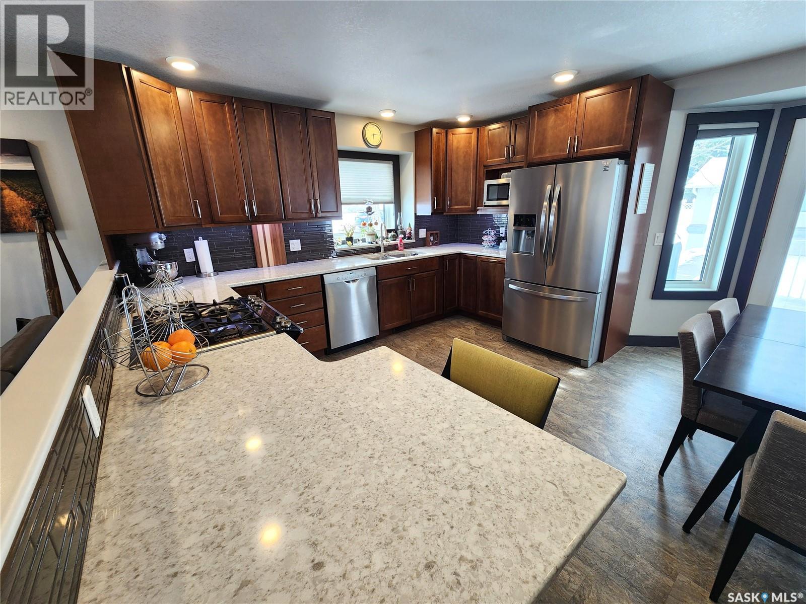 1194 Veterans Bay, Estevan, Saskatchewan  S4A 1Z8 - Photo 11 - SK029086