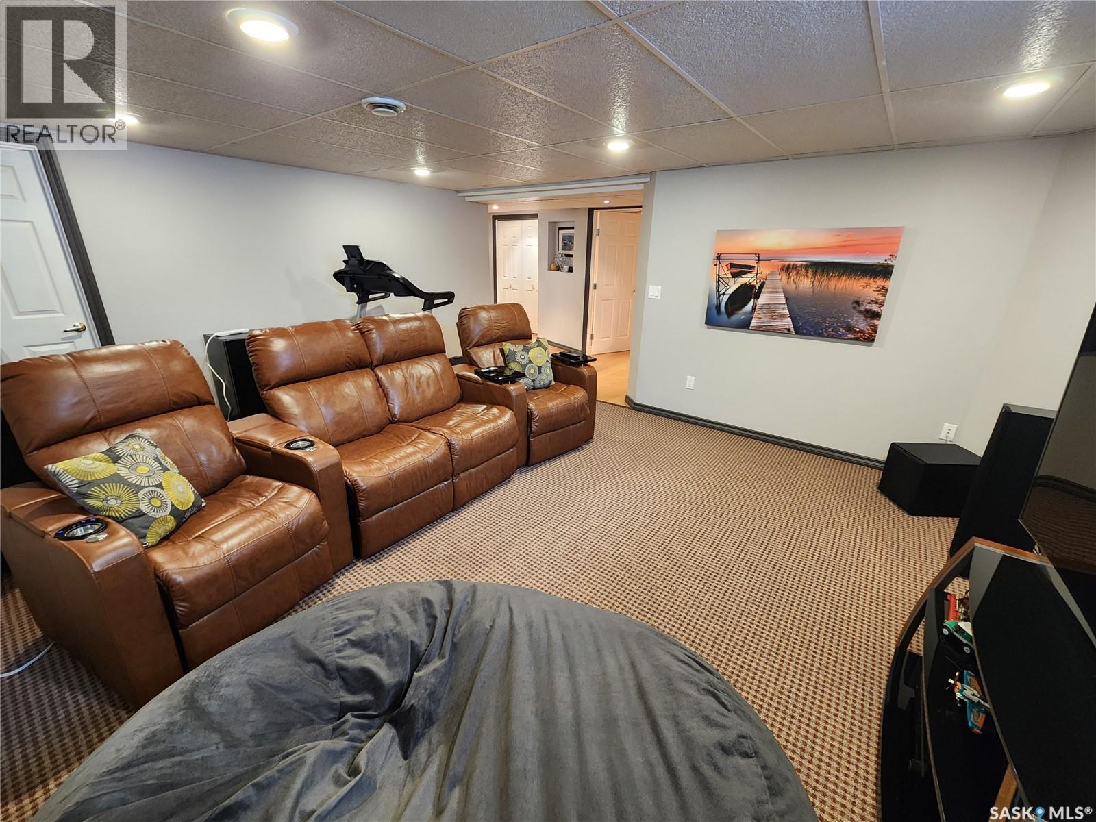 1194 Veterans Bay, Estevan, Saskatchewan  S4A 1Z8 - Photo 34 - SK029086