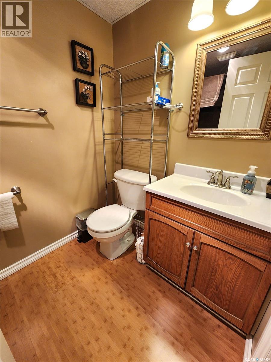 1194 Veterans Bay, Estevan, Saskatchewan  S4A 1Z8 - Photo 35 - SK029086