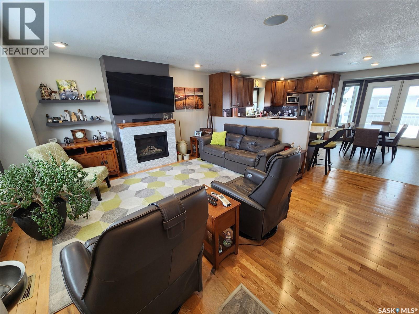 1194 Veterans Bay, Estevan, Saskatchewan  S4A 1Z8 - Photo 4 - SK029086