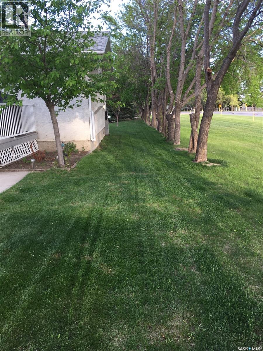 1194 Veterans Bay, Estevan, Saskatchewan  S4A 1Z8 - Photo 49 - SK029086