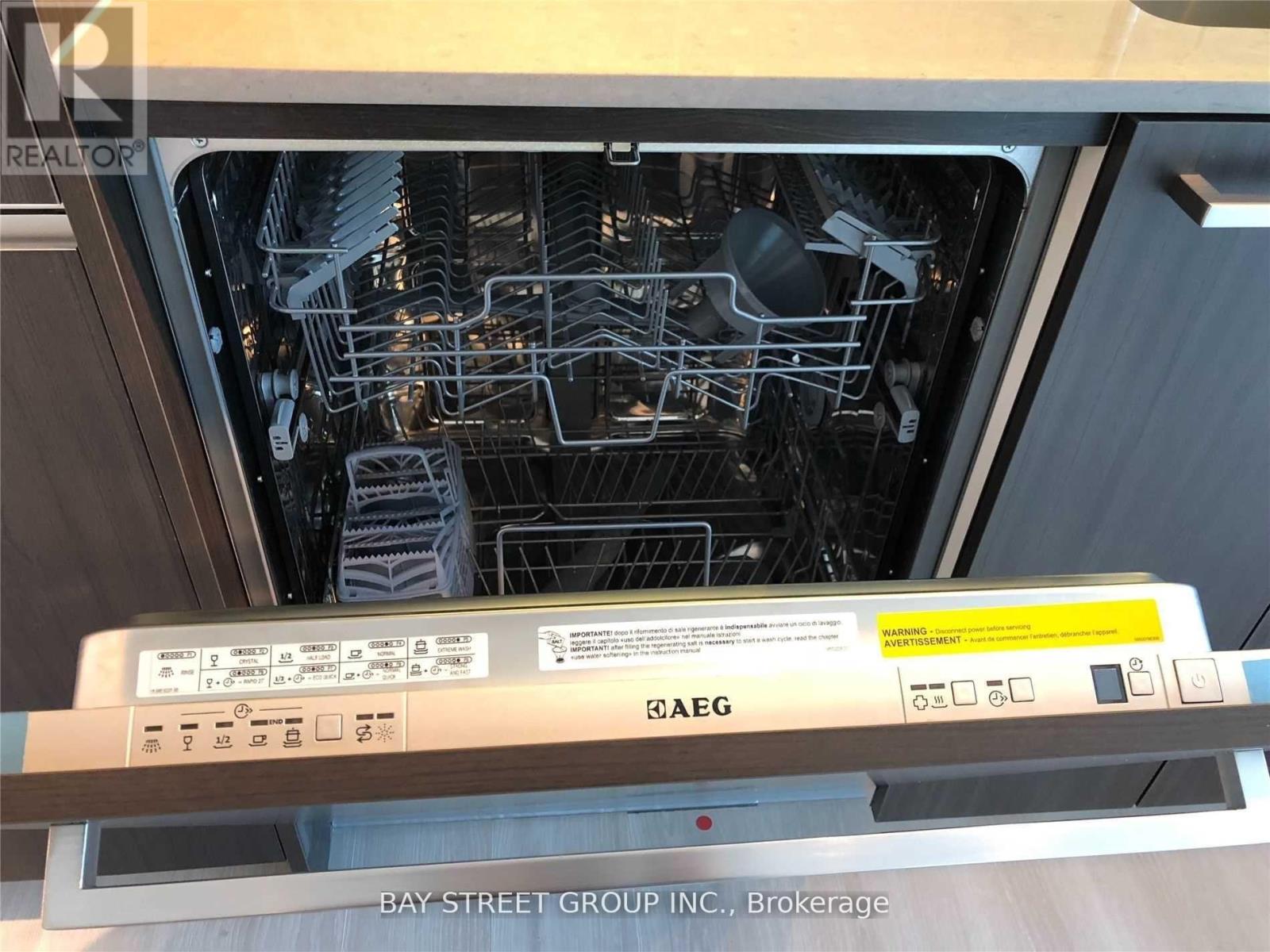 1212 - 80 Queens Wharf Road, Toronto, Ontario  M5V 0J3 - Photo 9 - C12813666