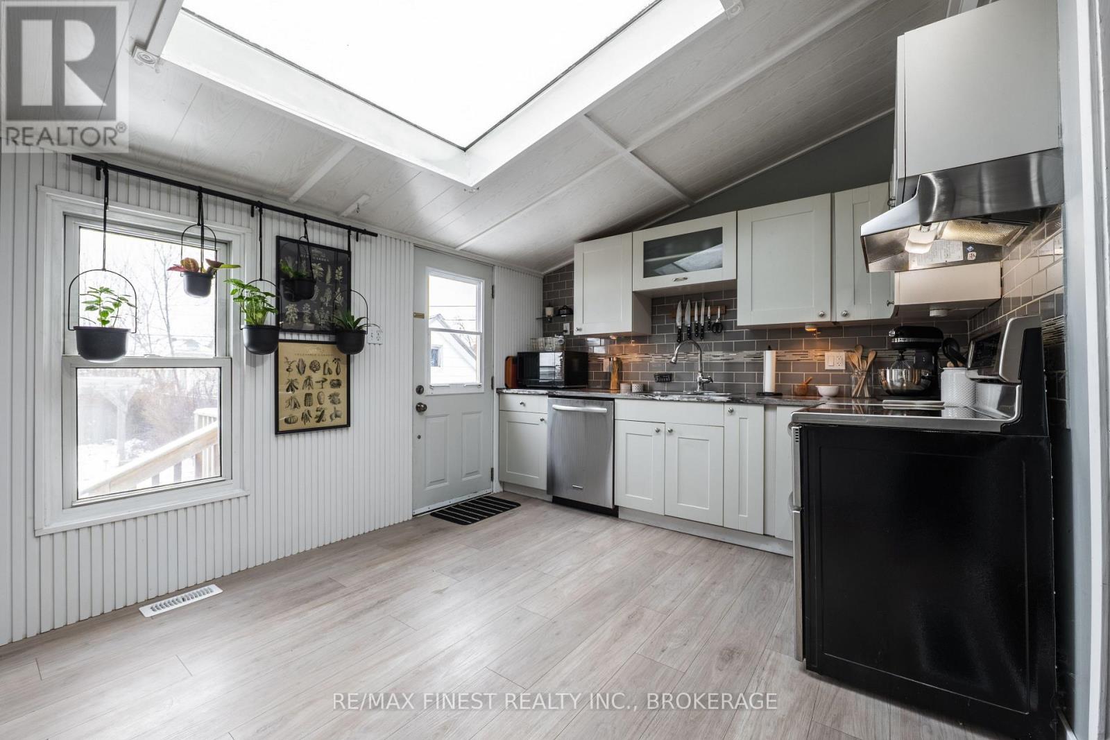 757 Victoria Street, Kingston (East Of Sir John A. Blvd), Ontario  K7K 4S9 - Photo 13 - X12815432