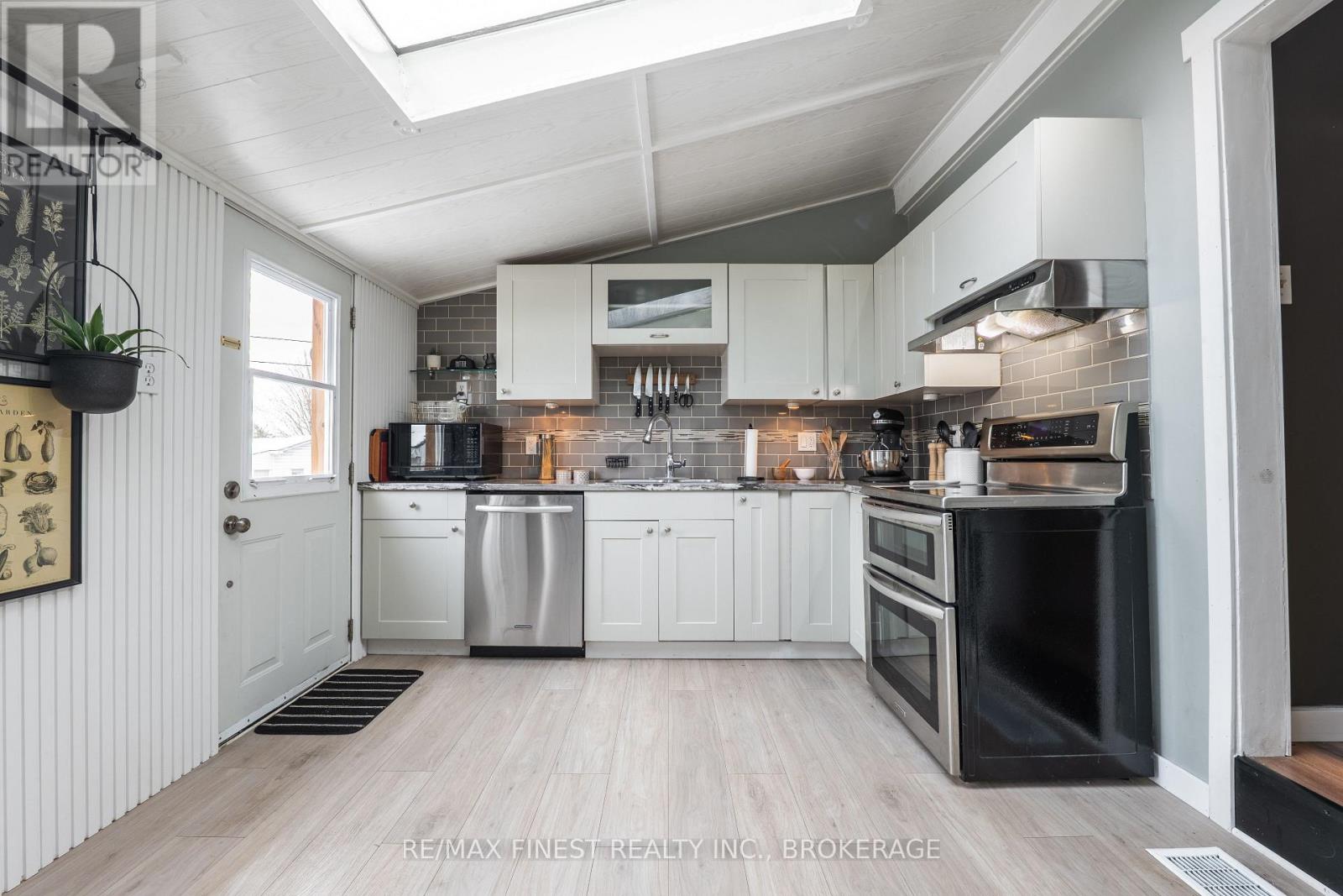 757 Victoria Street, Kingston (East Of Sir John A. Blvd), Ontario  K7K 4S9 - Photo 14 - X12815432