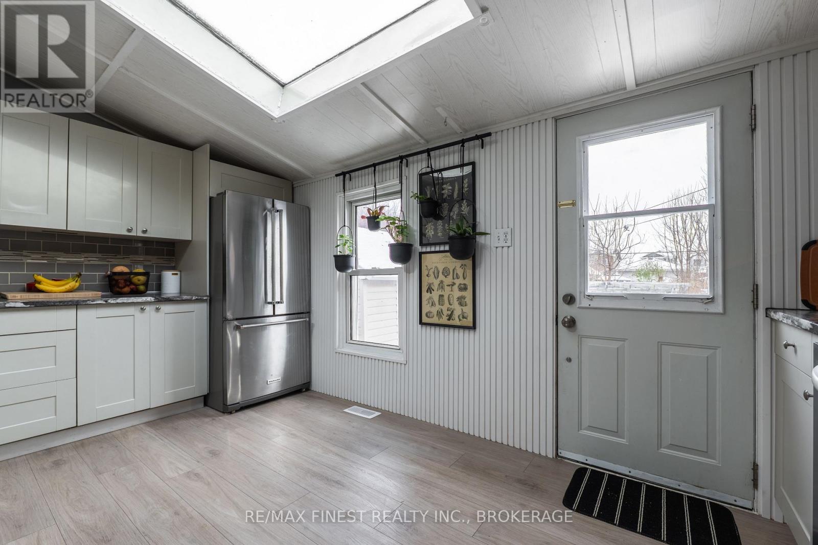 757 Victoria Street, Kingston (East Of Sir John A. Blvd), Ontario  K7K 4S9 - Photo 17 - X12815432