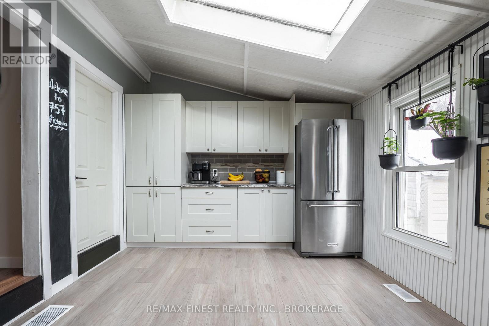 757 Victoria Street, Kingston (East Of Sir John A. Blvd), Ontario  K7K 4S9 - Photo 16 - X12815432