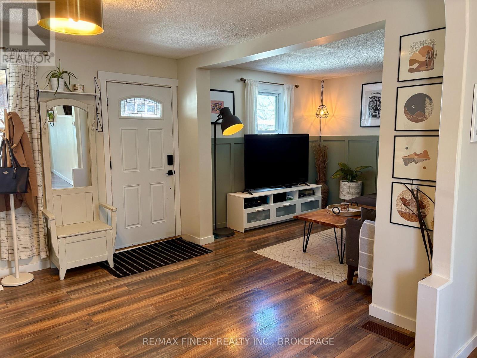 757 Victoria Street, Kingston (East Of Sir John A. Blvd), Ontario  K7K 4S9 - Photo 8 - X12815432