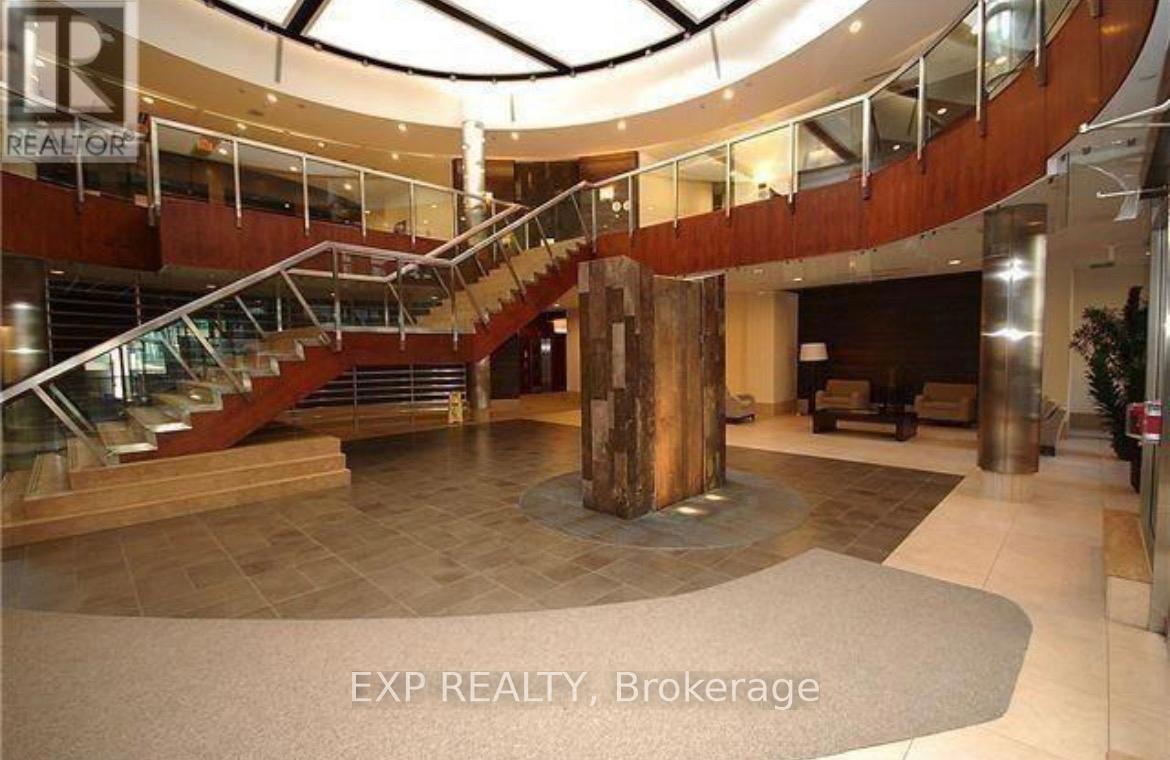 1229 - 3888 Duke Of York Boulevard, Mississauga, Ontario  L5B 4P5 - Photo 2 - W12813750