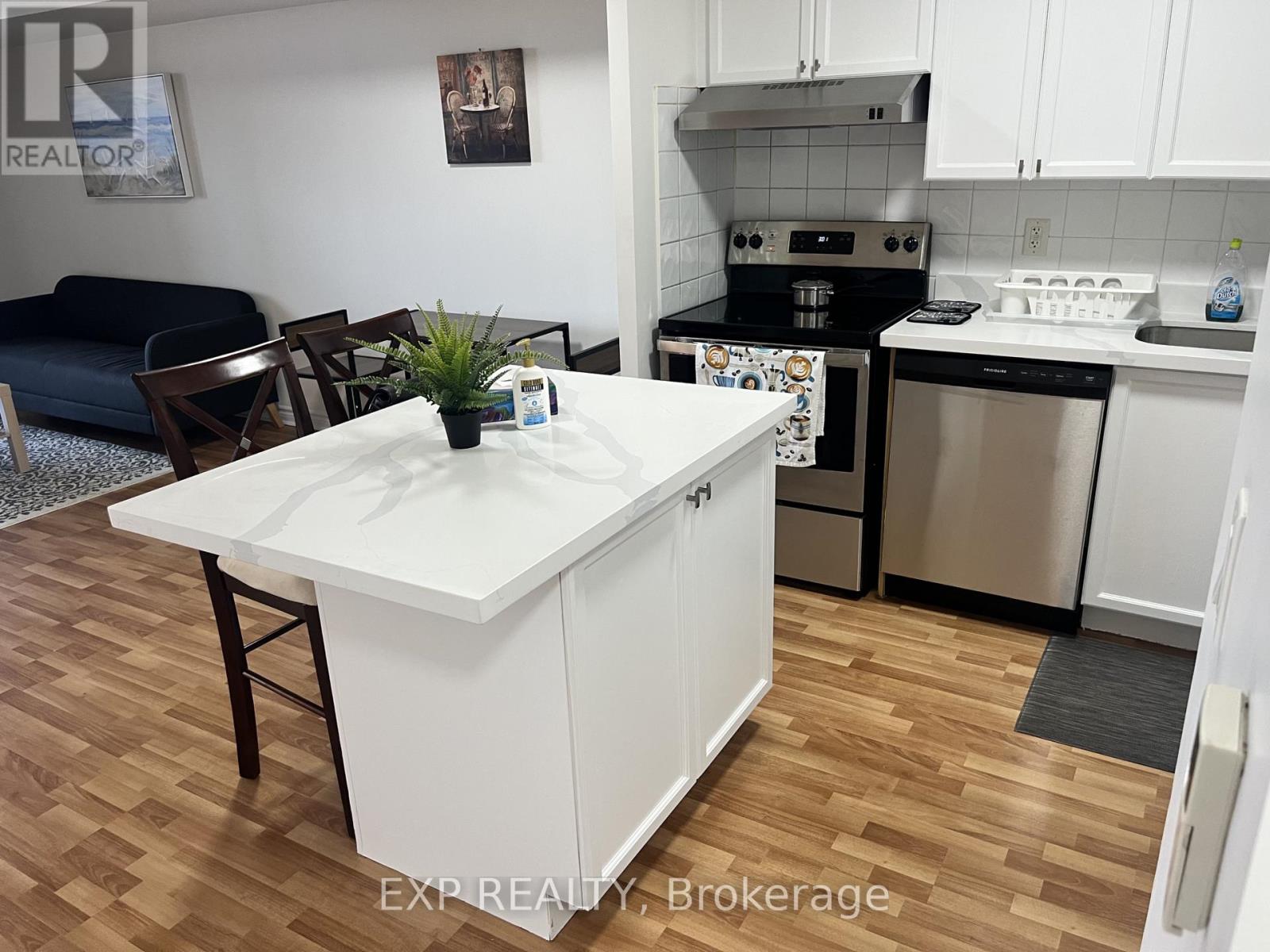 1229 - 3888 Duke Of York Boulevard, Mississauga, Ontario  L5B 4P5 - Photo 9 - W12813750