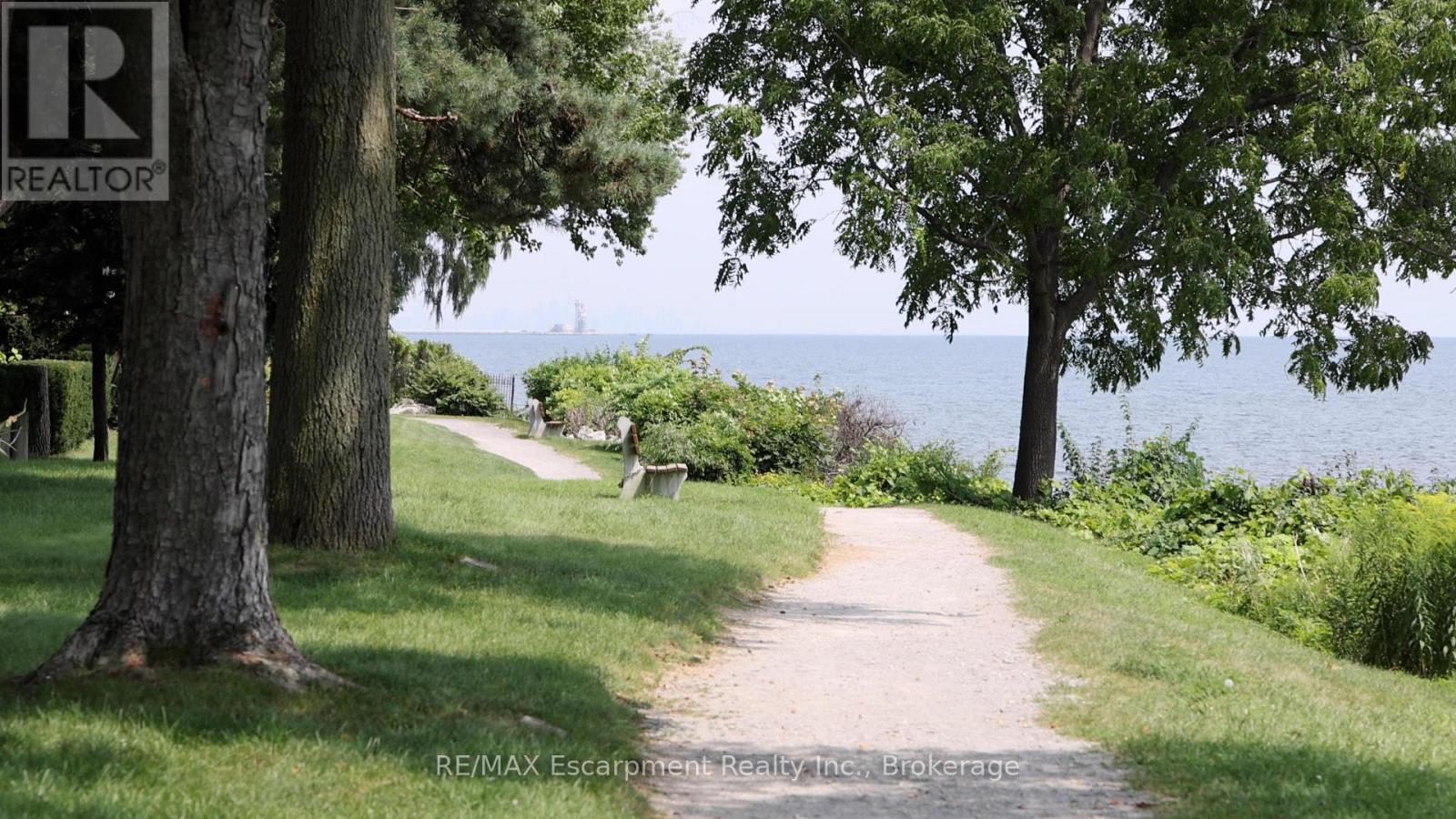 74 Howard Avenue, Oakville, Ontario  L6J 3Y5 - Photo 36 - W12812048