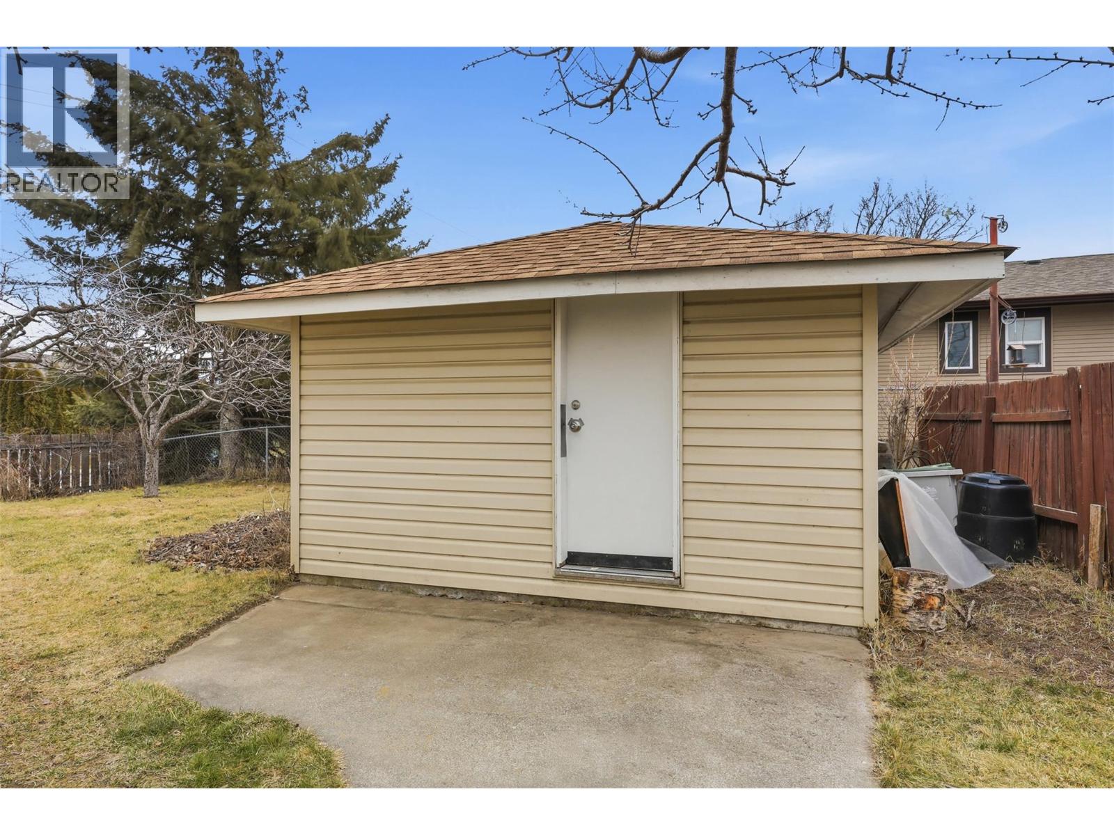 1119 Kemano Street, Kamloops, British Columbia  V2B 2T8 - Photo 46 - 10376456