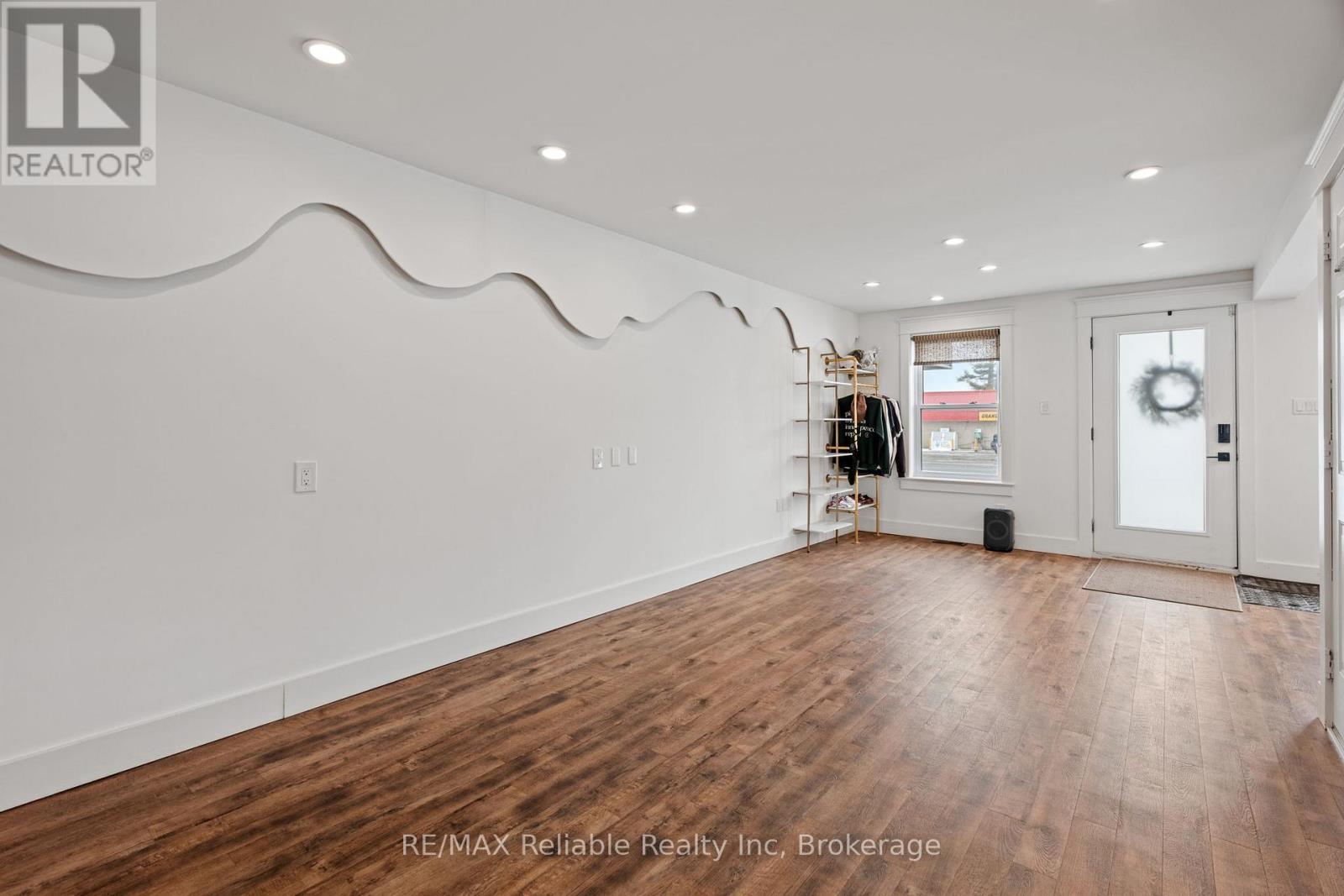 51 Ontario Street S, Lambton Shores (Grand Bend), Ontario  N0M 1T0 - Photo 12 - X12798932