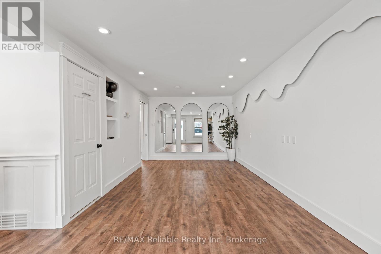 51 Ontario Street S, Lambton Shores (Grand Bend), Ontario  N0M 1T0 - Photo 15 - X12798932