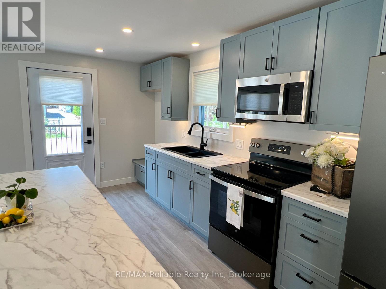 51 Ontario Street S, Lambton Shores (Grand Bend), Ontario  N0M 1T0 - Photo 34 - X12798932