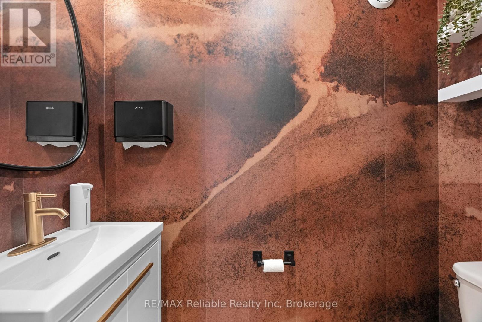 51 Ontario Street S, Lambton Shores (Grand Bend), Ontario  N0M 1T0 - Photo 25 - X12798932