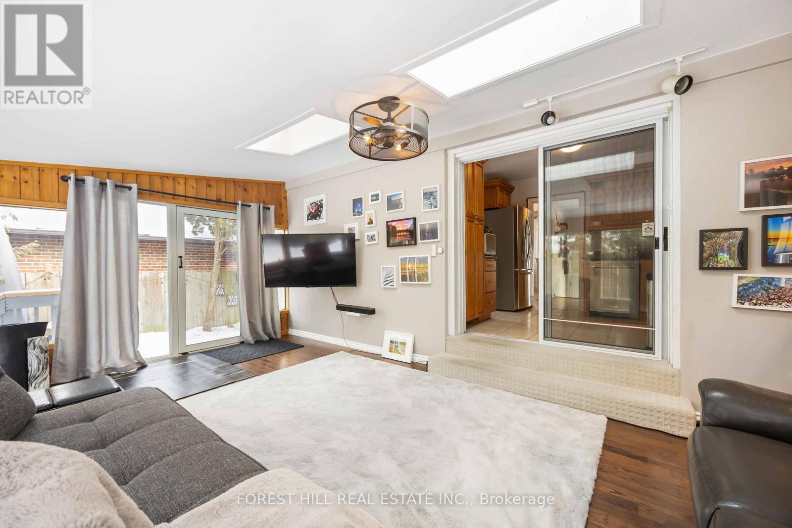 44 Addison Crescent, Toronto, Ontario  M3B 1K8 - Photo 10 - C12815688