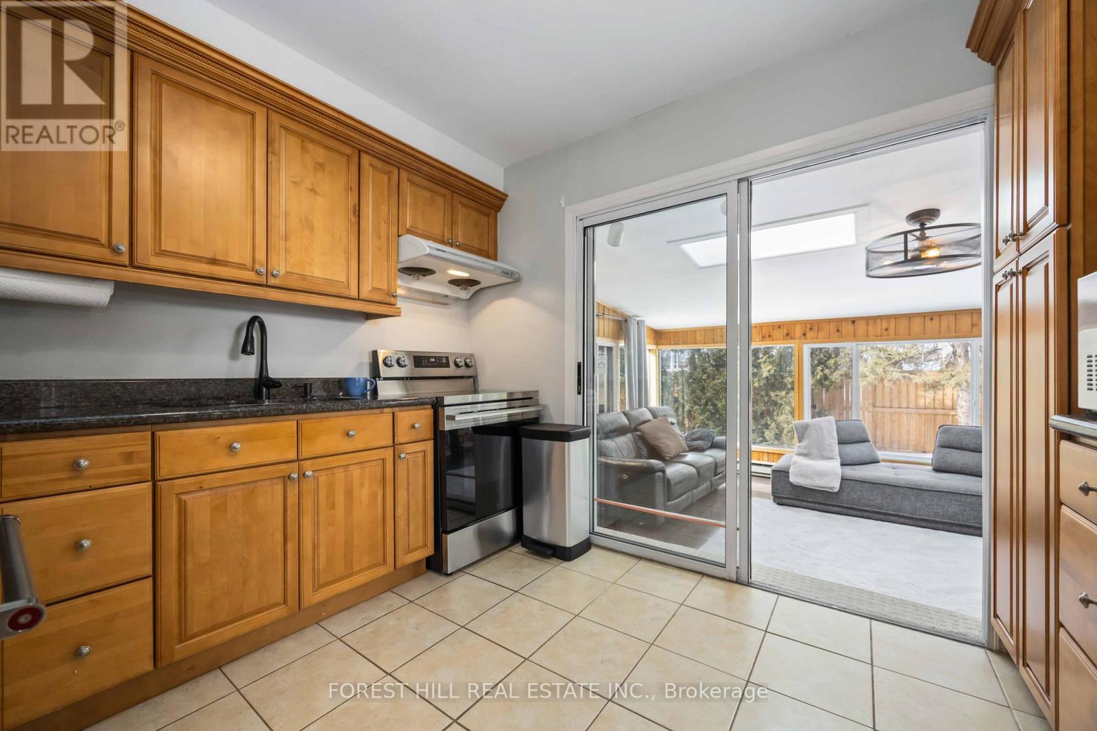 44 Addison Crescent, Toronto, Ontario  M3B 1K8 - Photo 5 - C12815688