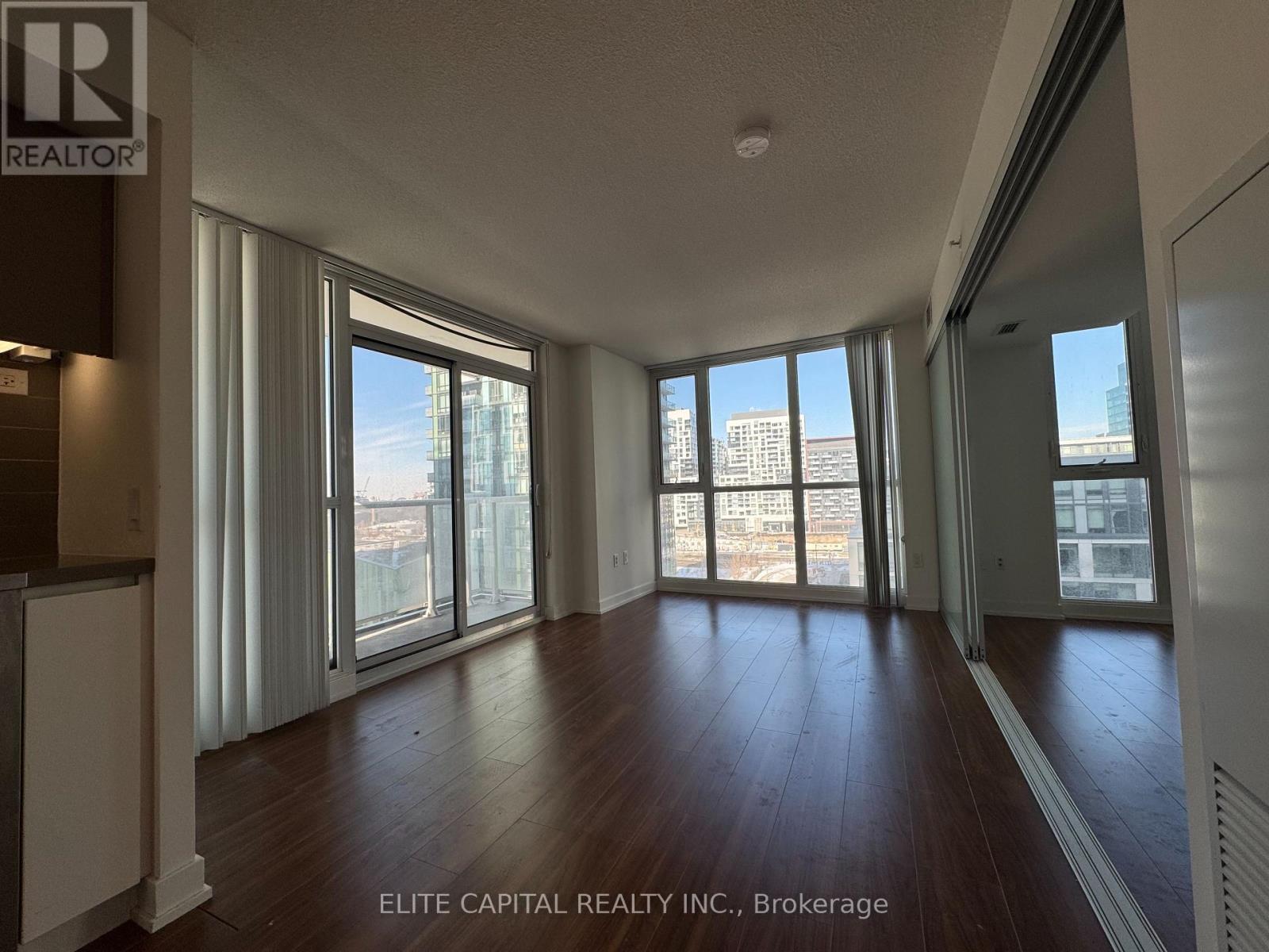 907 - 85 Queens Wharf Road, Toronto, Ontario  M5V 0J9 - Photo 5 - C12815698