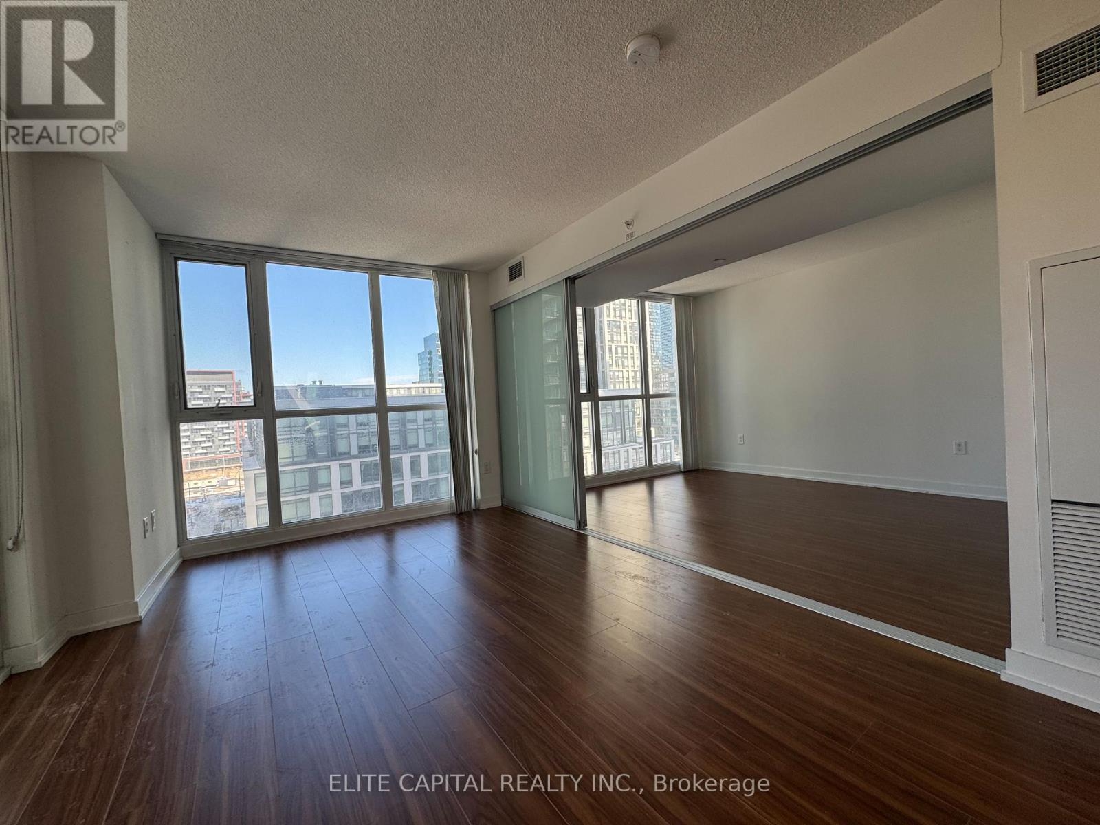 907 - 85 Queens Wharf Road, Toronto, Ontario  M5V 0J9 - Photo 7 - C12815698