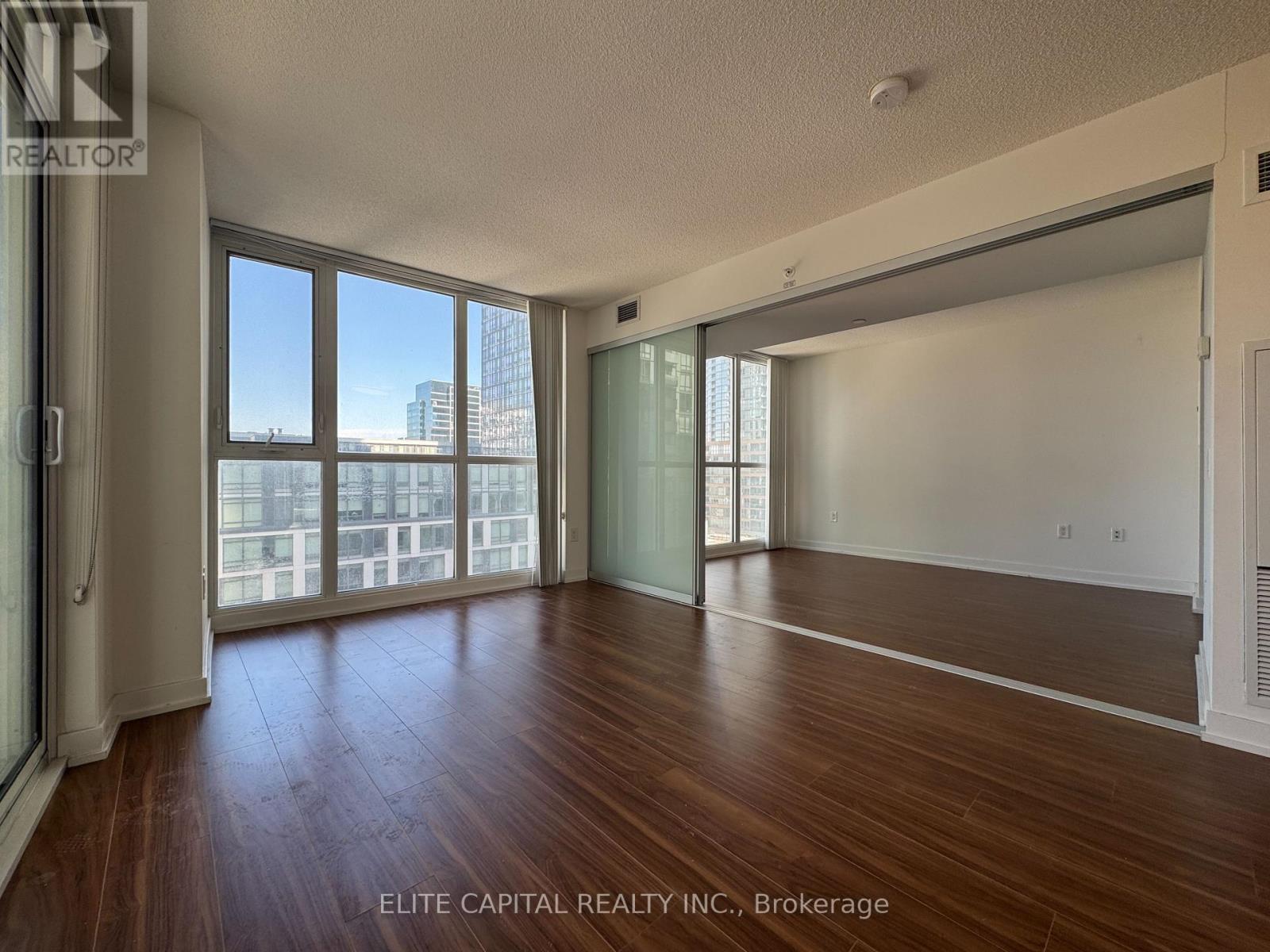 907 - 85 Queens Wharf Road, Toronto, Ontario  M5V 0J9 - Photo 8 - C12815698