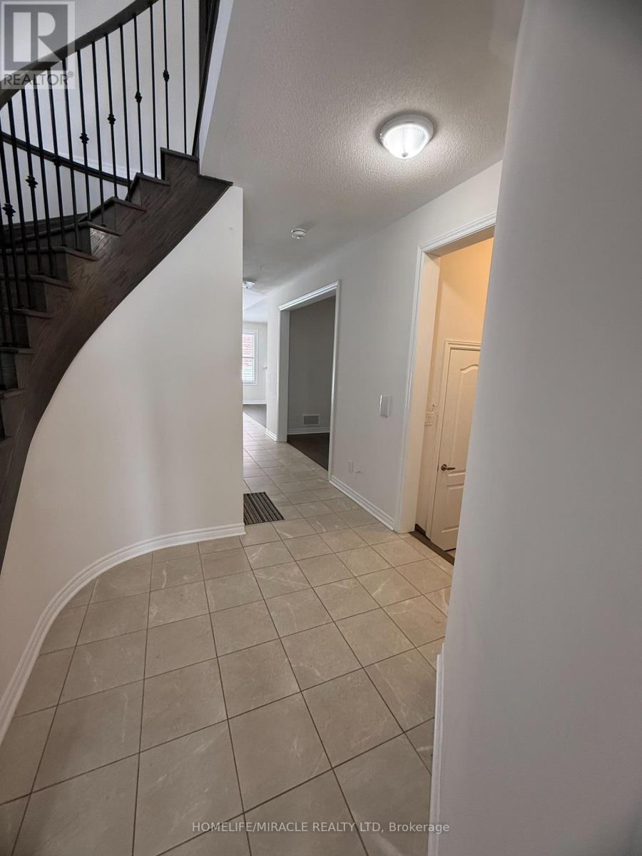 1807 Fosterbrook Street, Oshawa, Ontario  L1K 3G5 - Photo 4 - E12815694