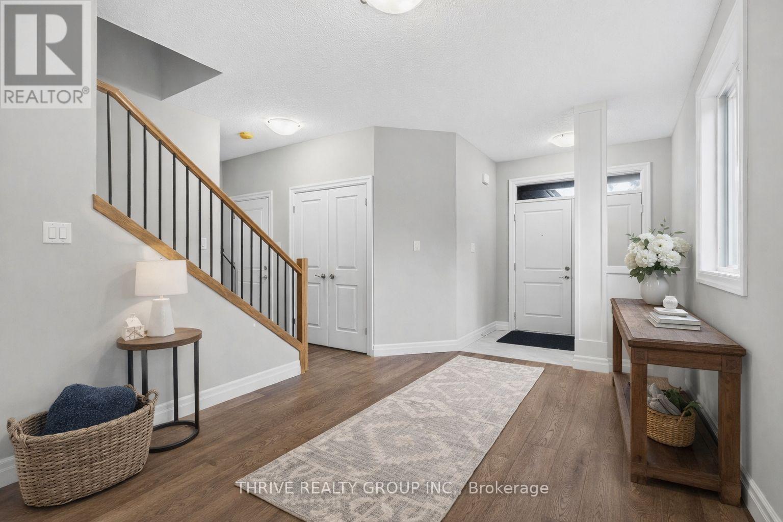 3465 Oriole Circle E, London South, Ontario  N6N 1K6 - Photo 2 - X12649598