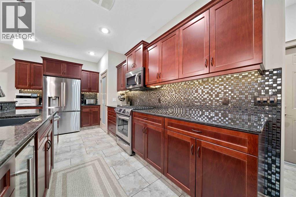 30 Palisades Mews Ne, Medicine Hat, Alberta  T1C 2B5 - Photo 13 - A2284161