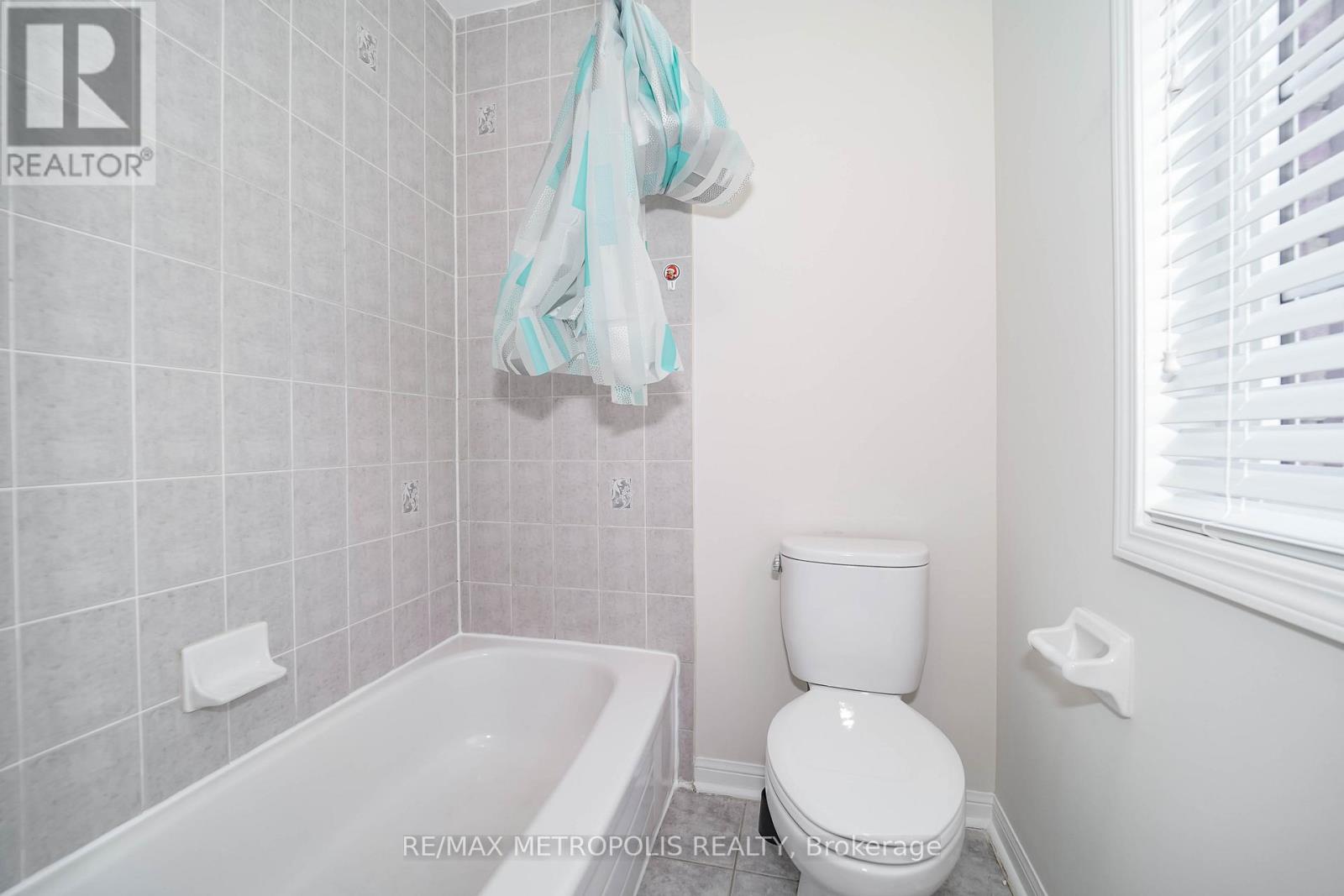 Upper - 20 Bottomwood Street, Brampton, Ontario  L6S 0A7 - Photo 16 - W12815642