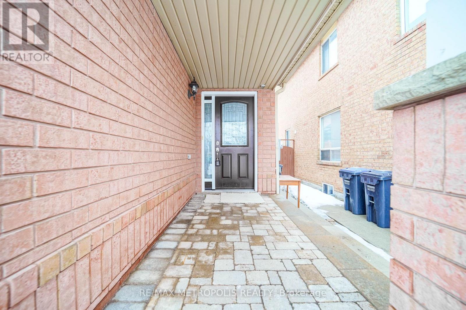 Upper - 20 Bottomwood Street, Brampton, Ontario  L6S 0A7 - Photo 3 - W12815642