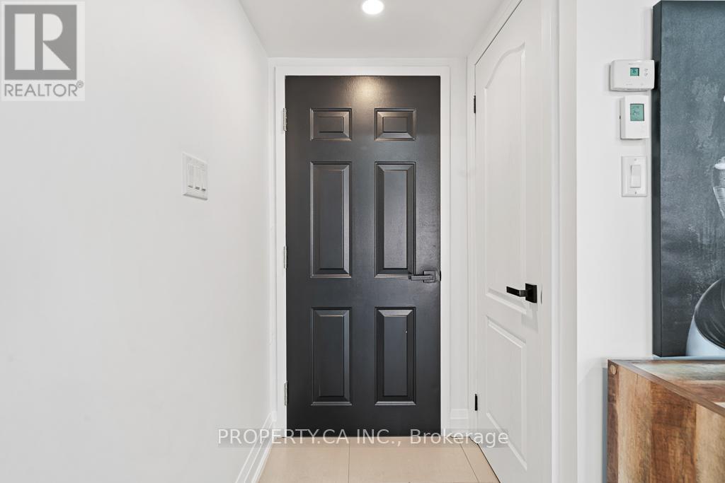 113 - 2441 Greenwich Drive, Oakville, Ontario  L6M 0S3 - Photo 3 - W12815658