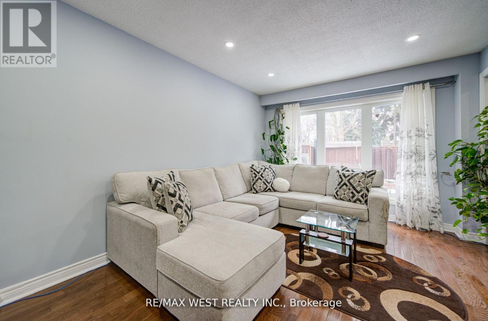 71 - 3525 Brandon Gate Drive, Mississauga, Ontario  L4T 3M3 - Photo 8 - W12815660