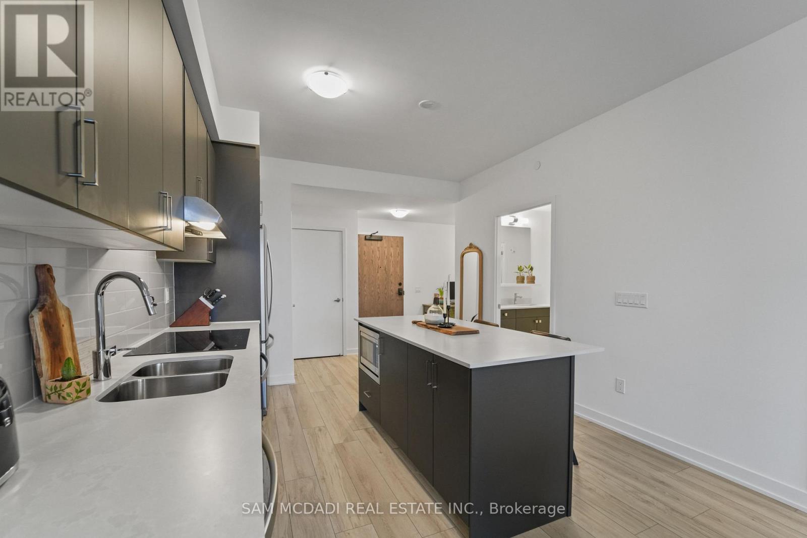 1403 - 1035 Southdown Road, Mississauga, Ontario  L5J 0A2 - Photo 10 - W12815674