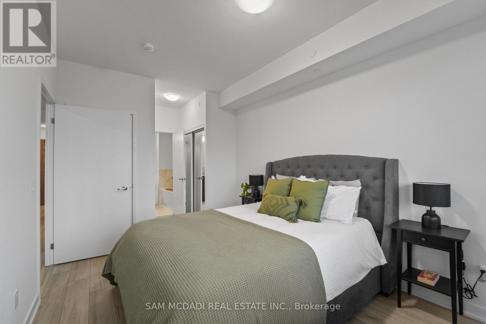 1403 - 1035 Southdown Road, Mississauga, Ontario  L5J 0A2 - Photo 16 - W12815674