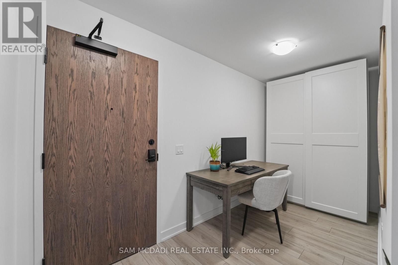 1403 - 1035 Southdown Road, Mississauga, Ontario  L5J 0A2 - Photo 4 - W12815674