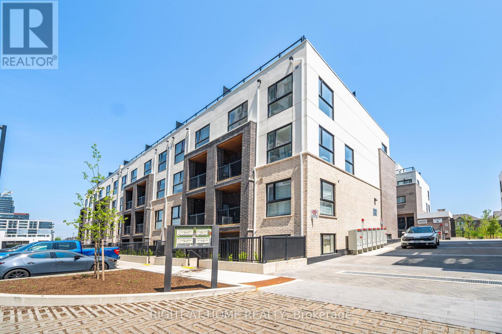 328 - 349 WHEAT BOOM DRIVE, Oakville, Ontario