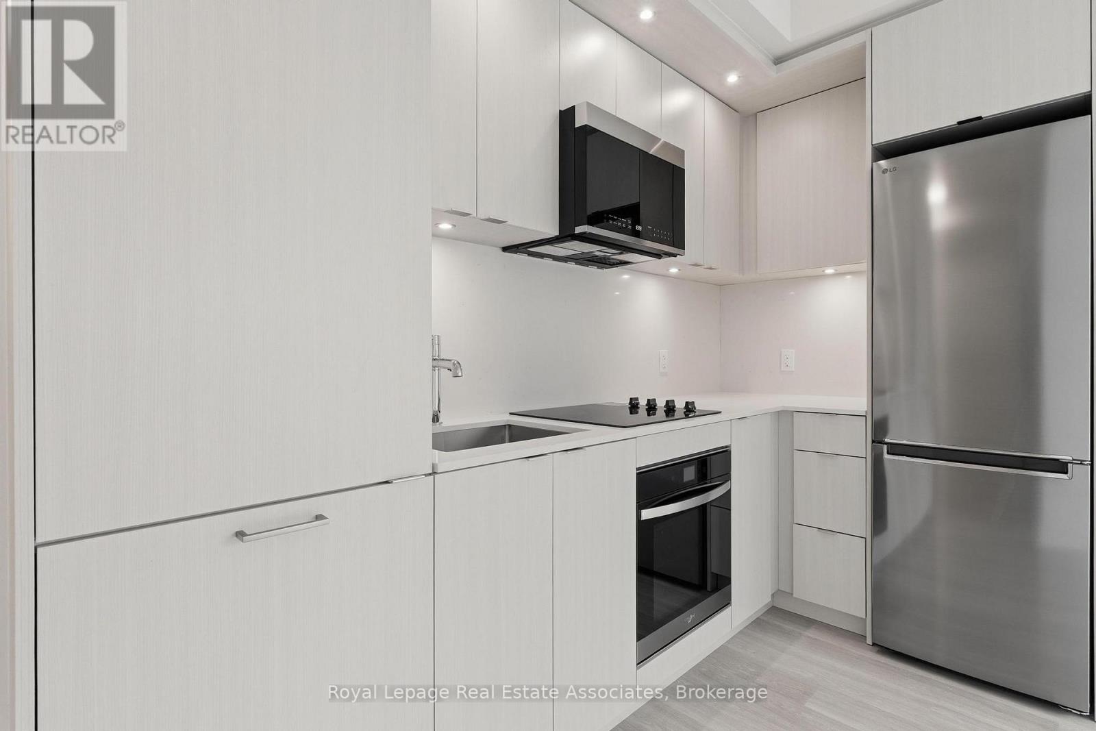 401 - 25 Cordova Avenue, Toronto, Ontario  M9A 0E5 - Photo 2 - W12815744