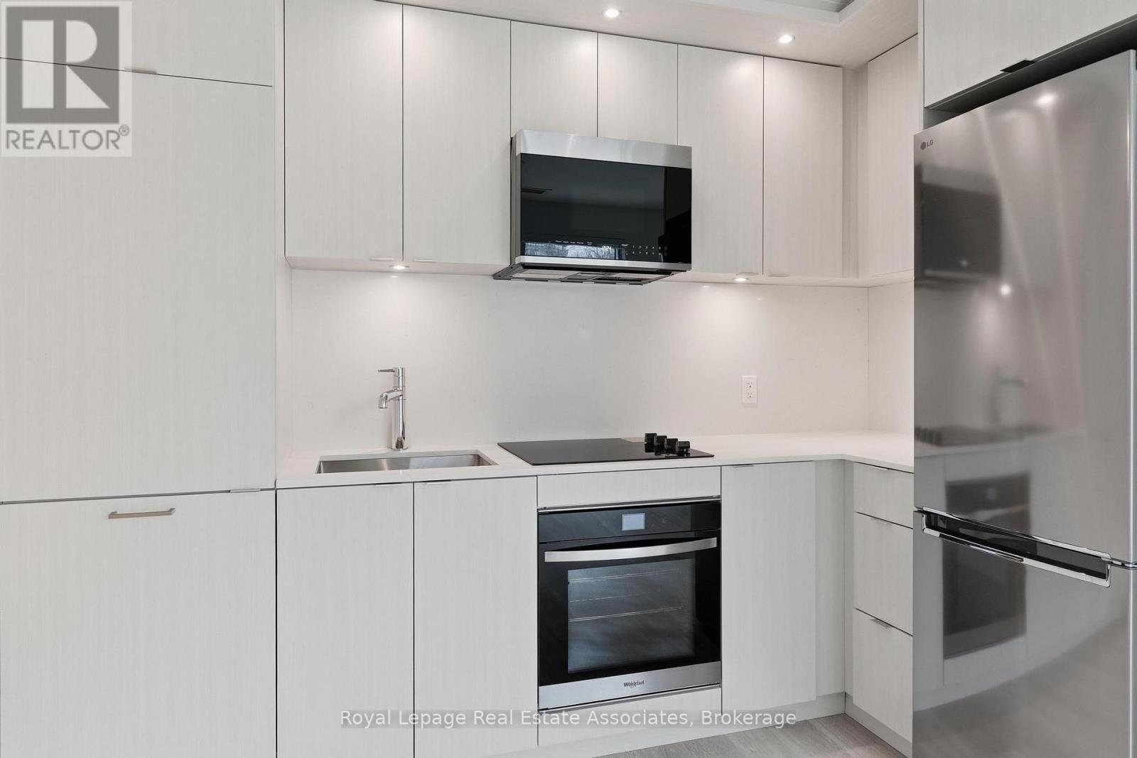 401 - 25 Cordova Avenue, Toronto, Ontario  M9A 0E5 - Photo 3 - W12815744