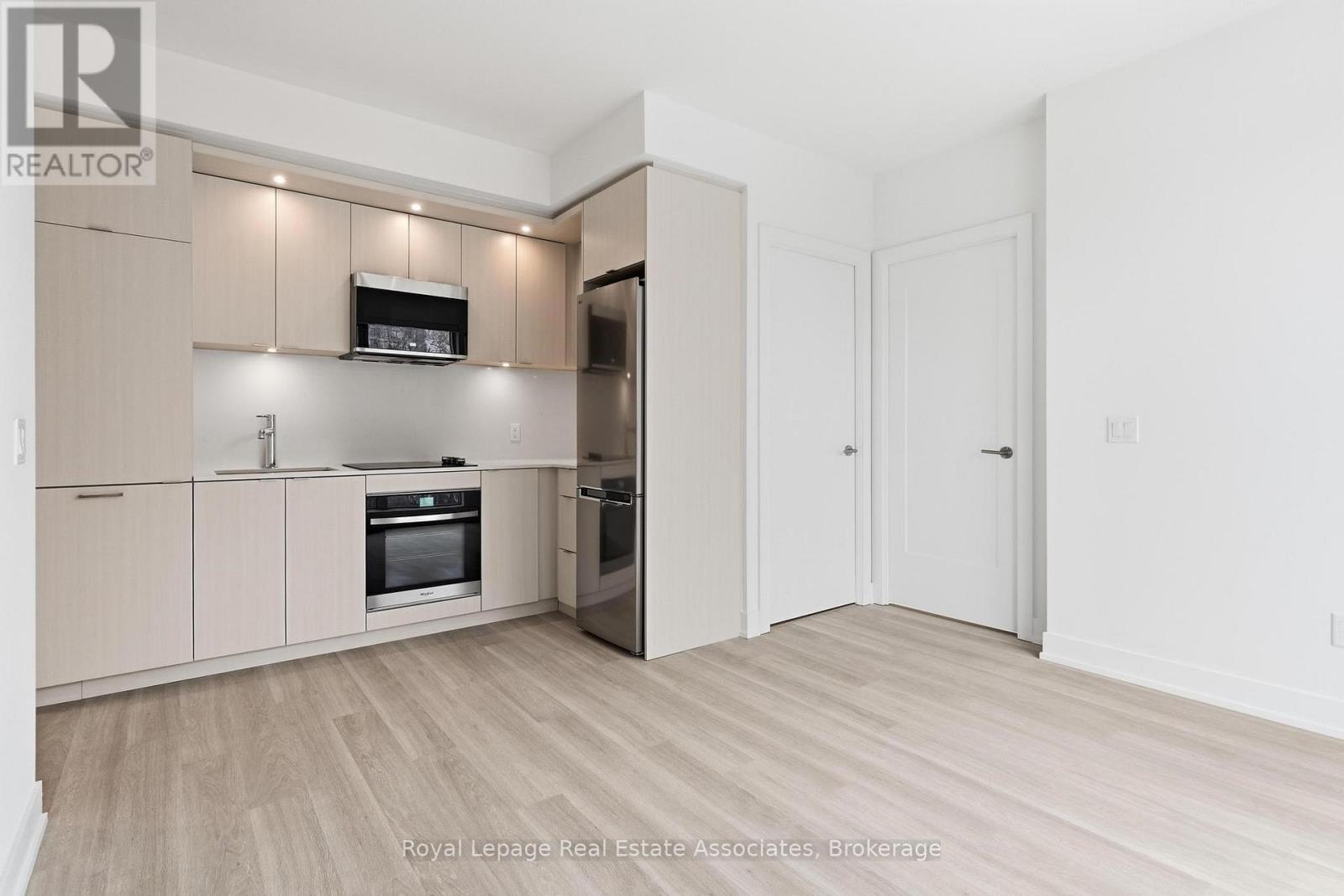 401 - 25 Cordova Avenue, Toronto, Ontario  M9A 0E5 - Photo 5 - W12815744