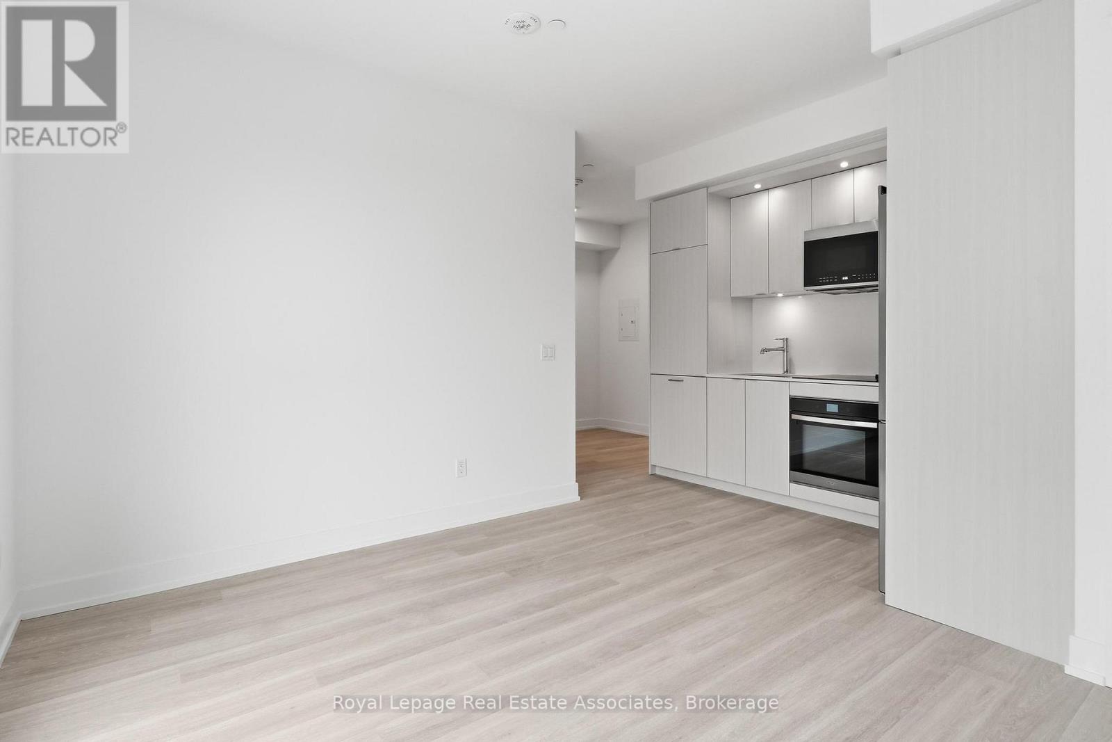 401 - 25 Cordova Avenue, Toronto, Ontario  M9A 0E5 - Photo 6 - W12815744