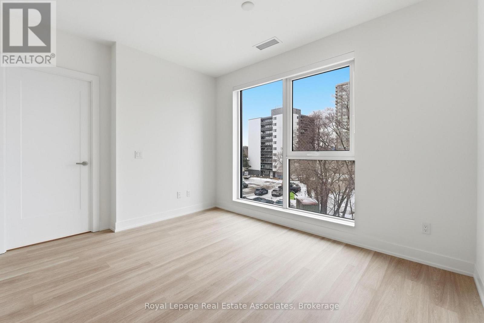 401 - 25 Cordova Avenue, Toronto, Ontario  M9A 0E5 - Photo 7 - W12815744