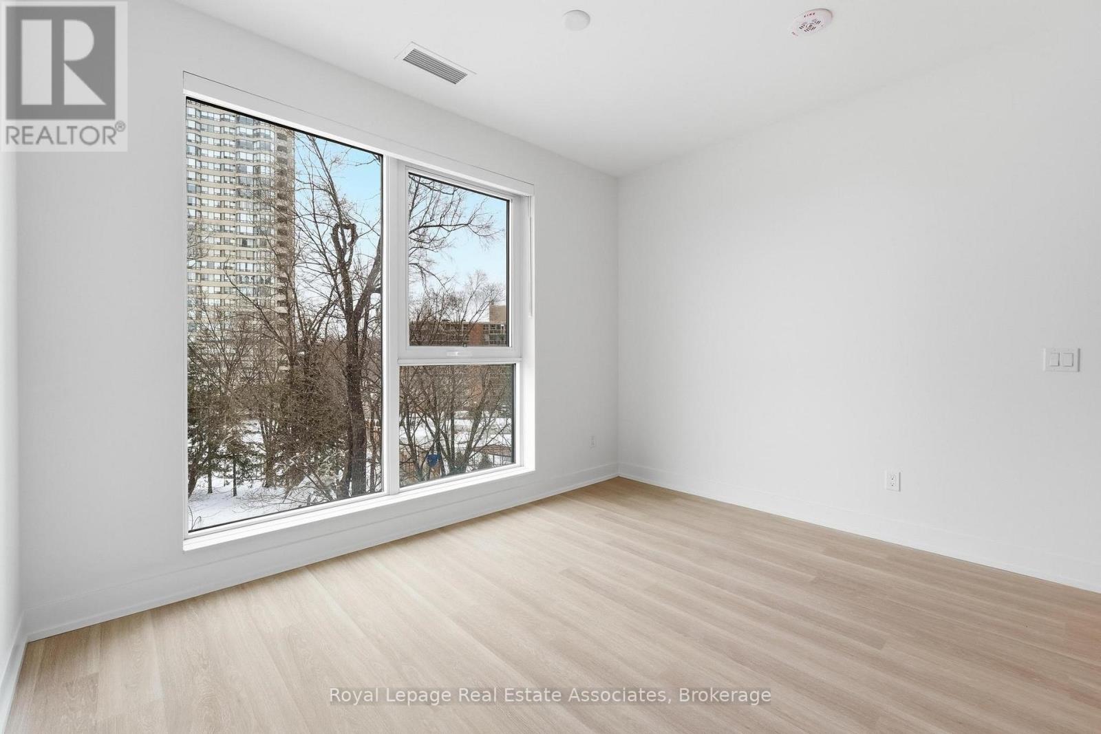 401 - 25 Cordova Avenue, Toronto, Ontario  M9A 0E5 - Photo 8 - W12815744