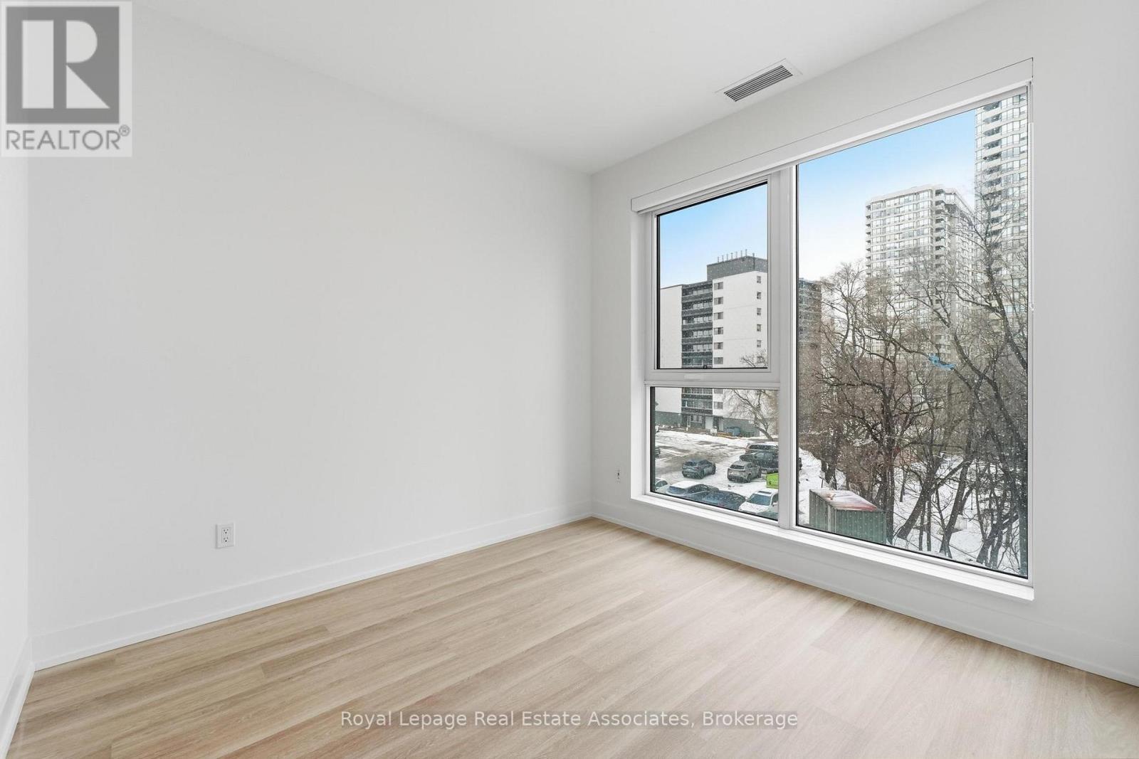 401 - 25 Cordova Avenue, Toronto, Ontario  M9A 0E5 - Photo 9 - W12815744