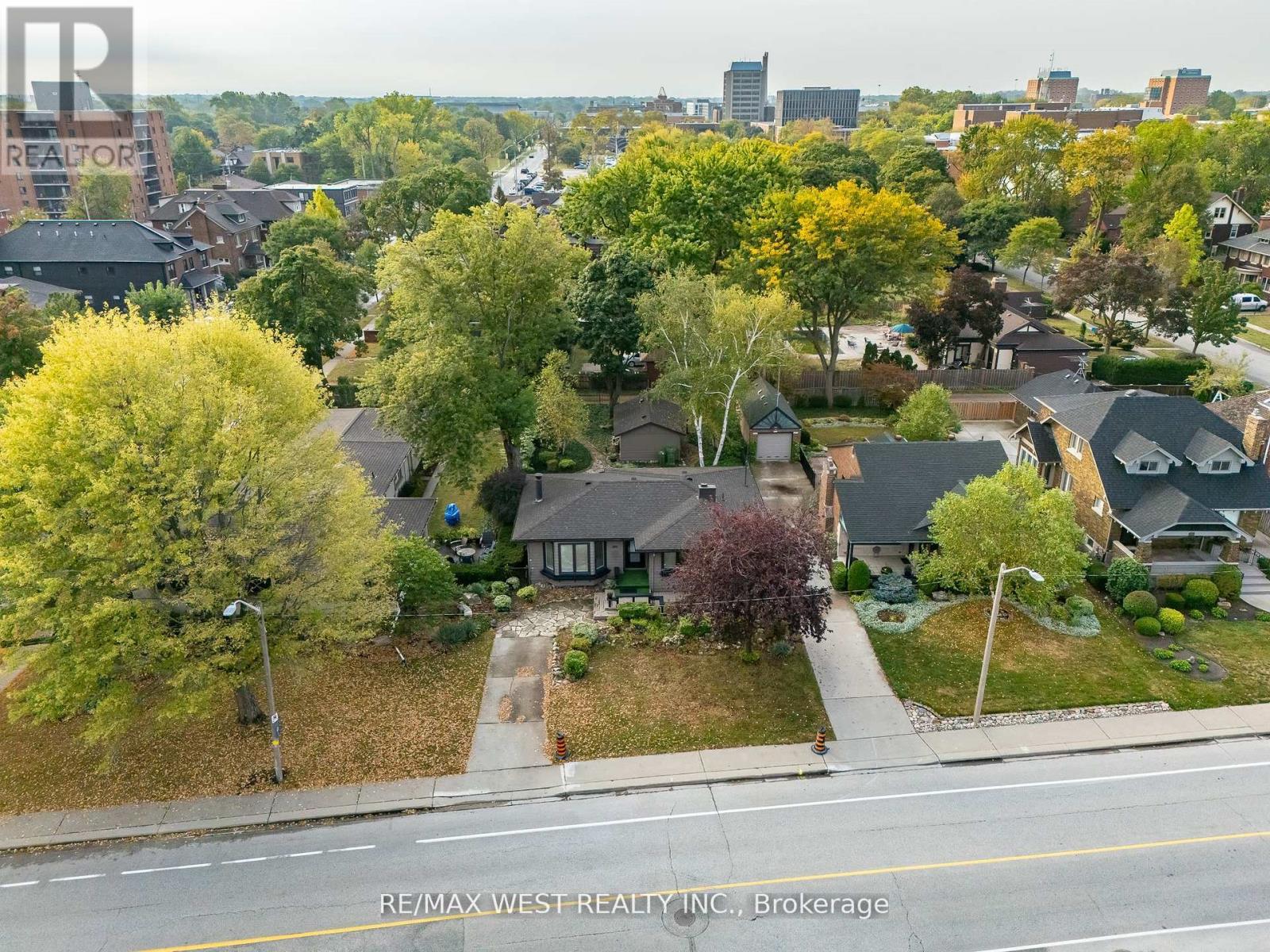2437 Riverside Drive W, Windsor, Ontario  N9B 1B2 - Photo 1 - X12815646