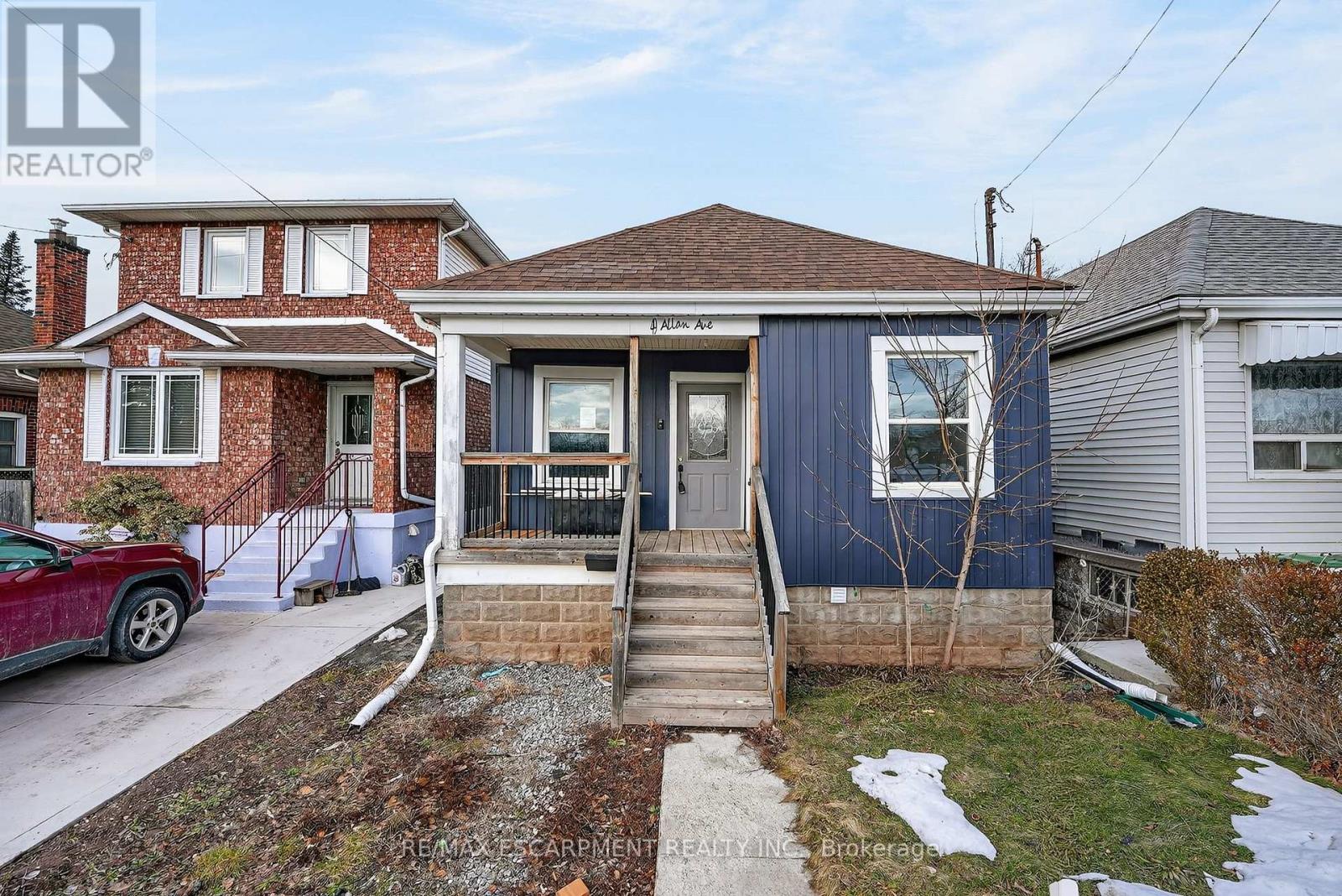 49 Allan Avenue, Hamilton, Ontario  L8H 2C8 - Photo 1 - X12815656