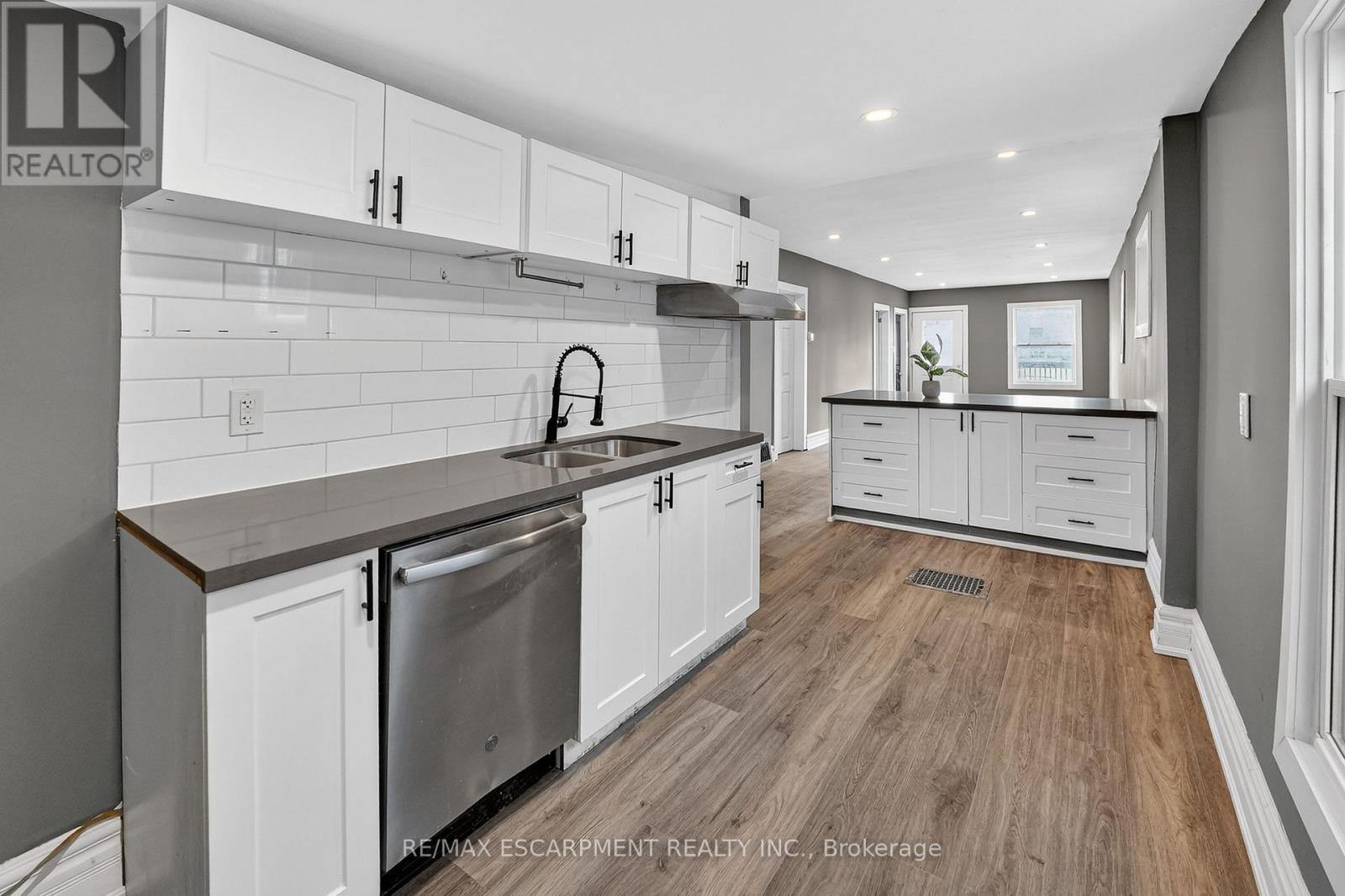 49 Allan Avenue, Hamilton, Ontario  L8H 2C8 - Photo 11 - X12815656