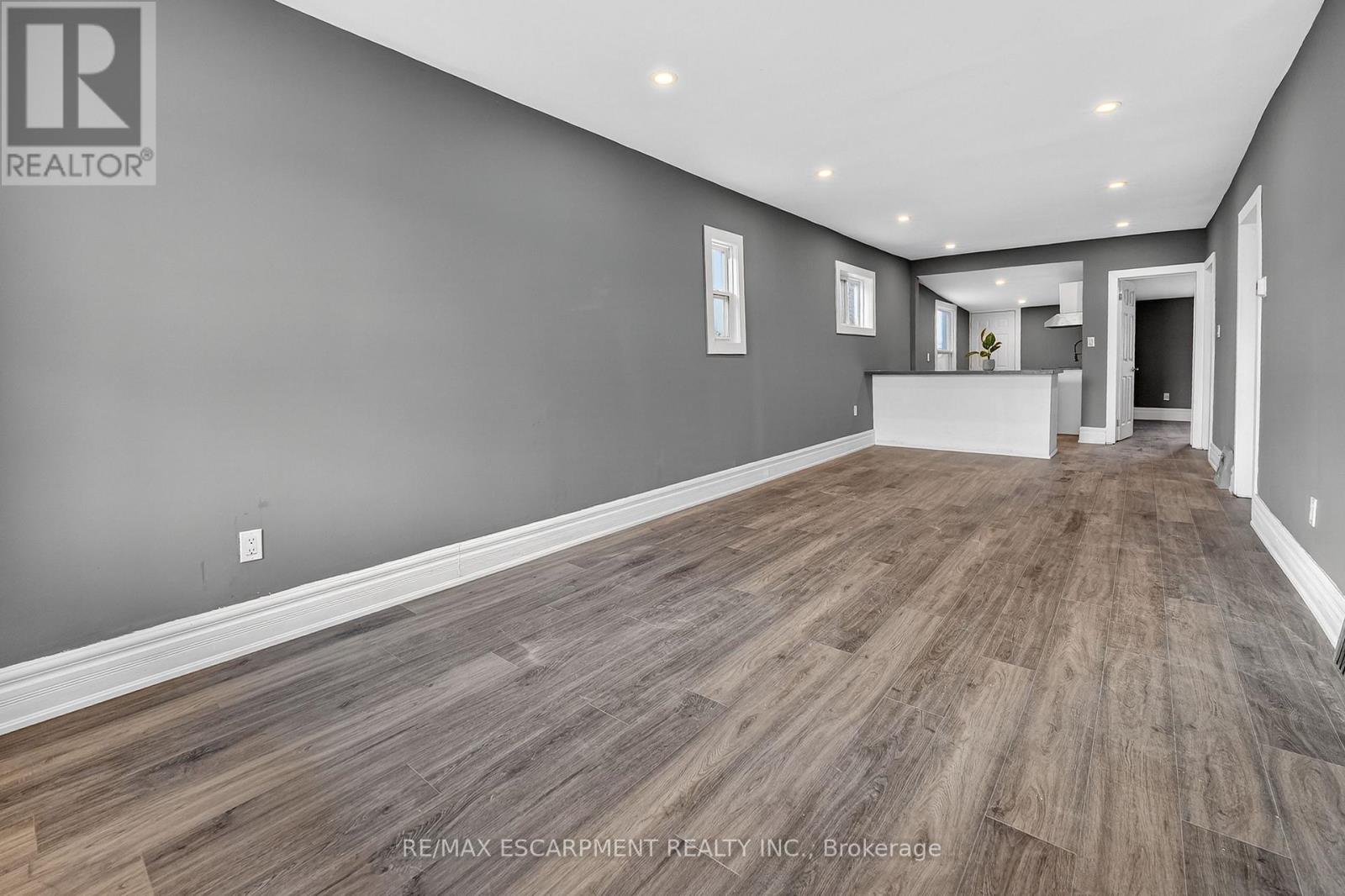 49 Allan Avenue, Hamilton, Ontario  L8H 2C8 - Photo 5 - X12815656