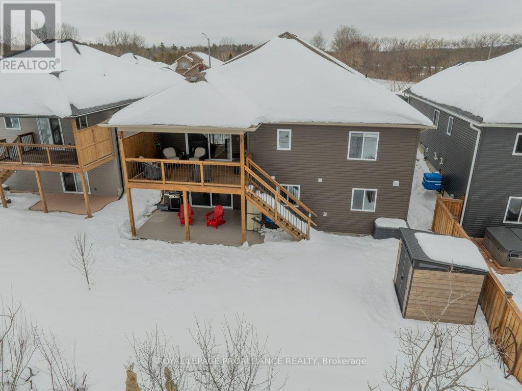 21 Brookfield Crescent, Quinte West, Ontario  K8V 0H9 - Photo 3 - X12815906